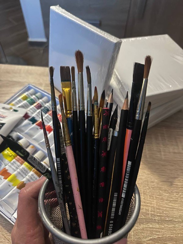 Набор художника: акриловые краски, кисти, холсты 2