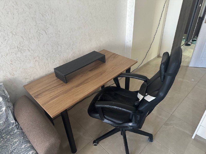 Стол подставка кресло