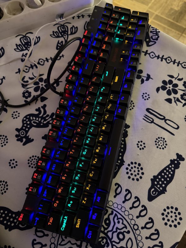 Системный блок, VR-шлем HTC Vive Pro 2, клавиатура, стол, 3 стула, весы 6