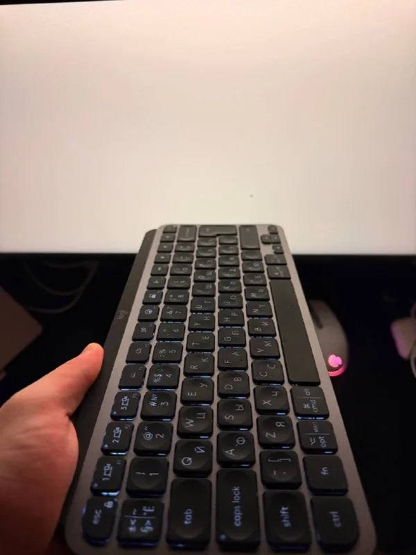Logitech MX Keys Mini კლავიატურა, ორთოპედიული სავარძელი 1
