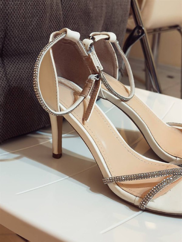 Белые босоножки на шпильке 38 размер 2