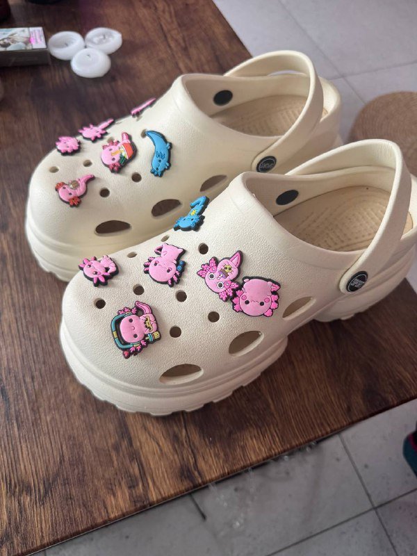 Кроксы с аксолотлями размер 37