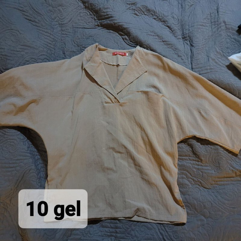 Белая рубашка, Черные брюки, Бежевая футболка, Футболка, Синее платье, Белая майка 3