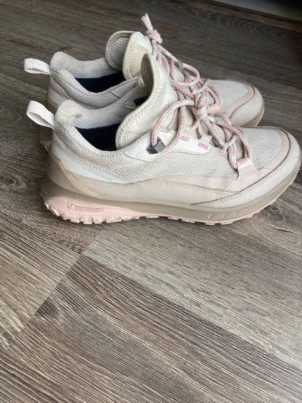 Женские кроссовки р. 37, р. 36