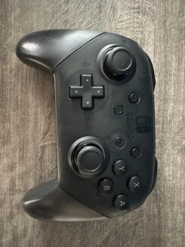 Nintendo Switch OLED, MicroSD, Pro Controller, games, Mario toy 4