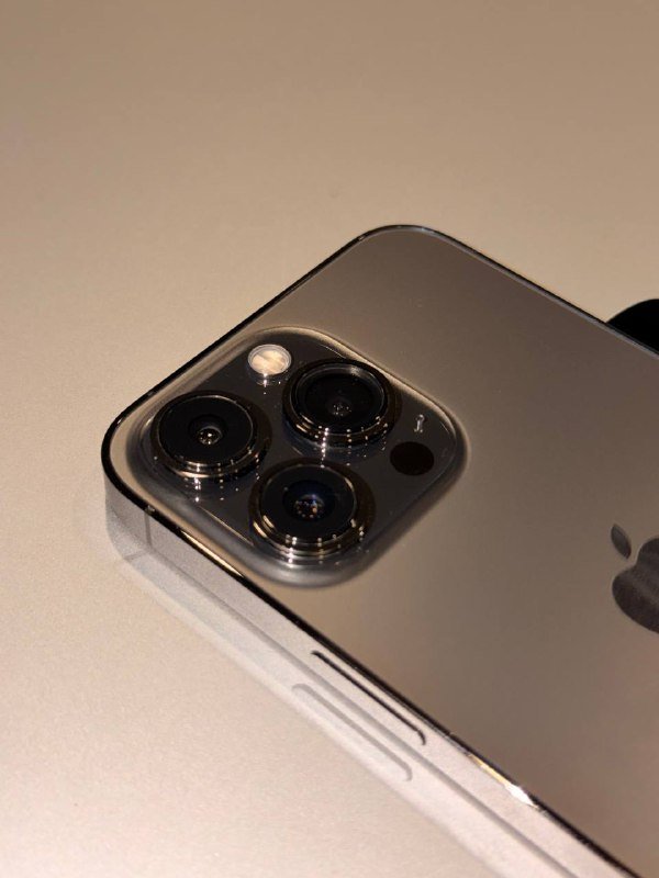 iPhone 13pro 256GB, Marshall Major V headphones, Oppo Enco Buds2 Pro headphones, Magnetic chess set, Notebooks, Curtain lamp, Puzzle