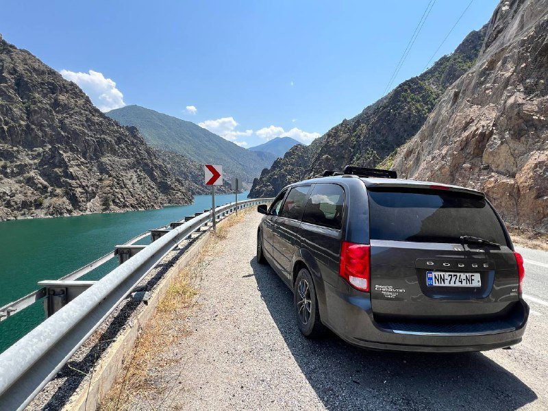 Индивидуальные поездки, трансфер и туры по Грузии на минивэне