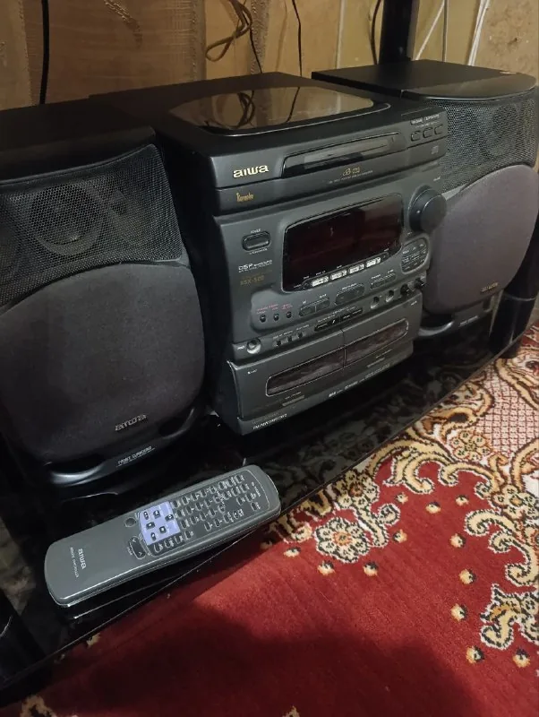 Музыкальный центр Aiwa, 3 диска и 2 кассеты