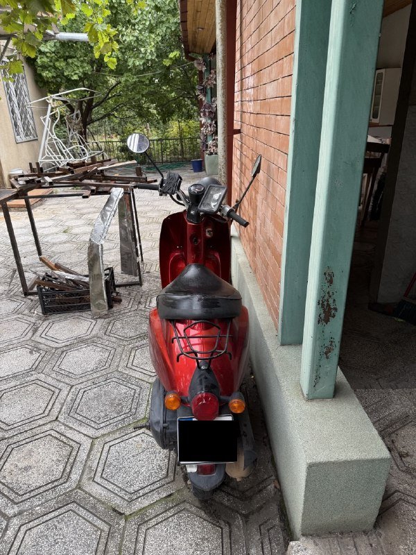 Зеркало в раме, стул барный, стол деревянный, вытяжка Hausberg, скутер Honda today + шлем 7