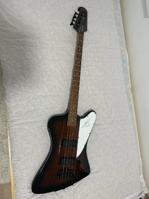 Бас Epiphone Thunderbird с кейсом 1