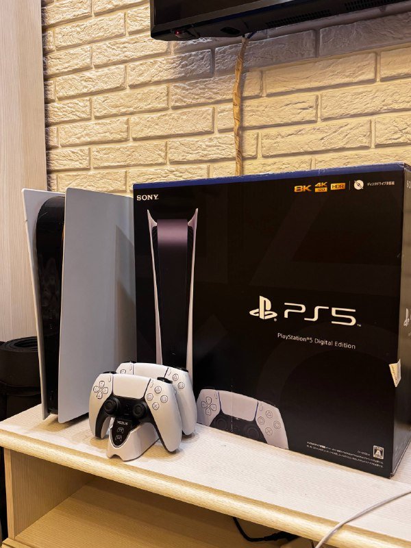 PlayStation 5 Digital Edition, 2 геймпада, зарядная станция