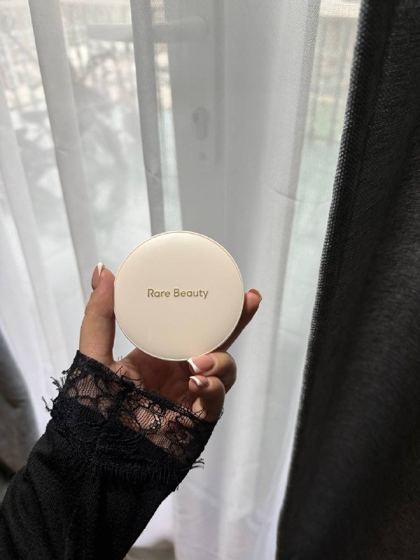 Пудра Rare Beauty, спрей для волос WOW Dreamcoat