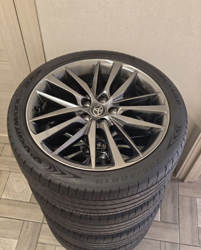Колеса Toyota Camry R19, резина Dunlop