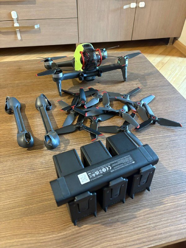 Дрон DJI FPV в максимальной комплектации 2