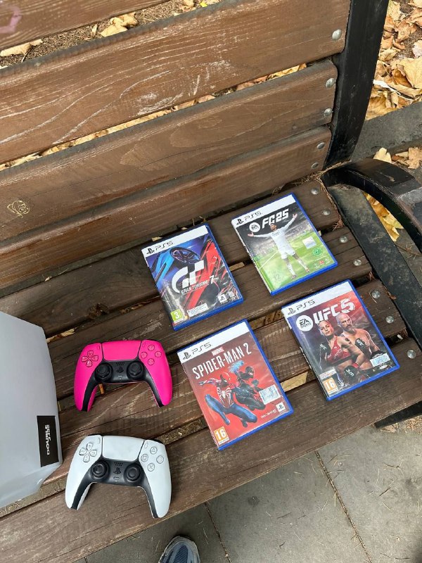 PlayStation 5, 8 игр, 2 геймпада 2