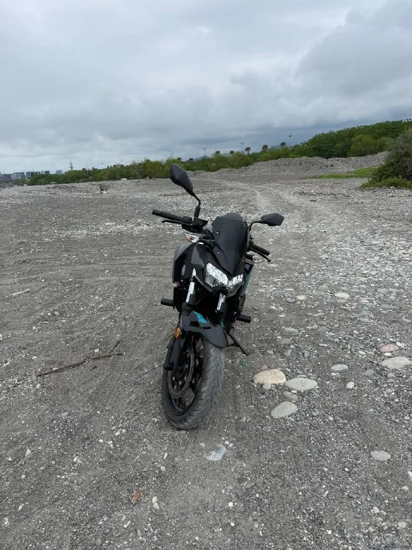 Kawasaki Z400 1