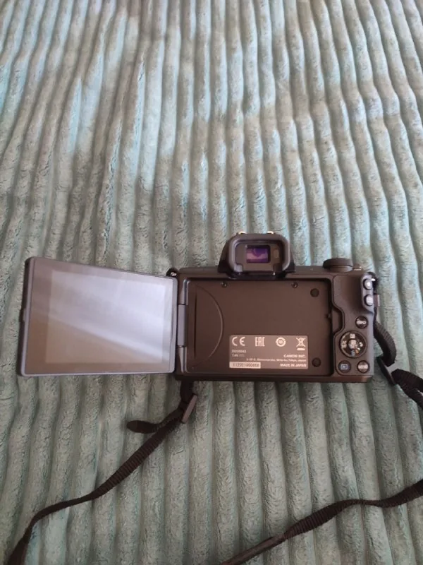 Беззеркальная камера Canon EOS M50 Mark II с объективом 1