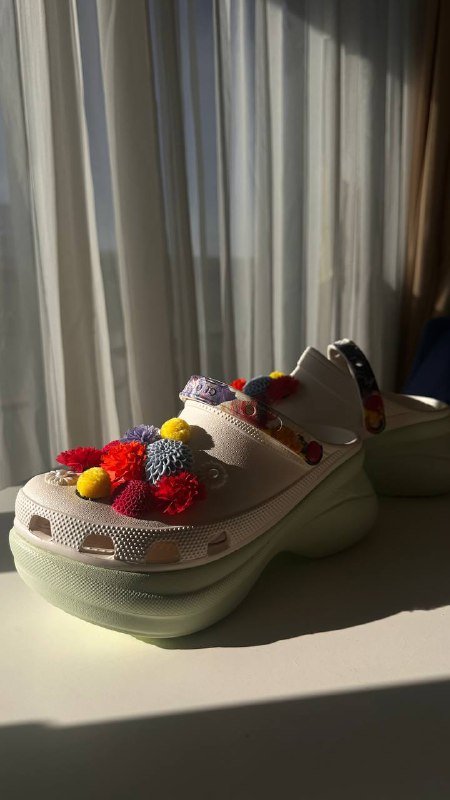 Crocs с оригинальными джибитс размер US w10 3