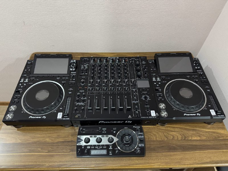 Профессиональное DJ оборудование Pioneer, Roland