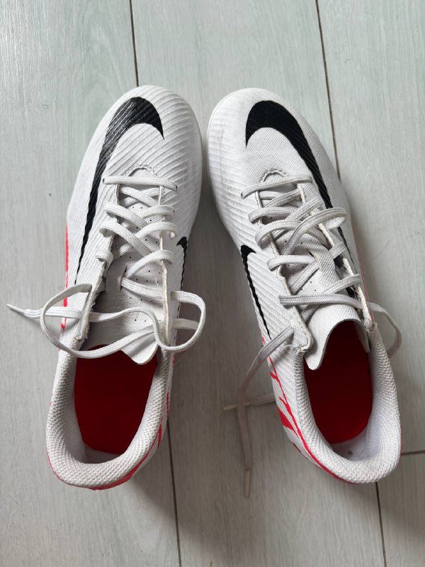 Бутсы NIKE на 24,5 см стопу