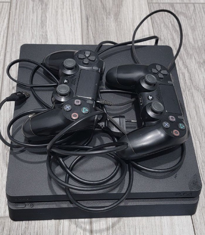 PS4 500 Гб 2 джойстика