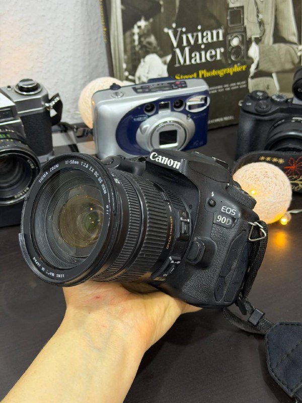 Фотоаппарат Canon EOS 90D с аккумулятором и зарядкой