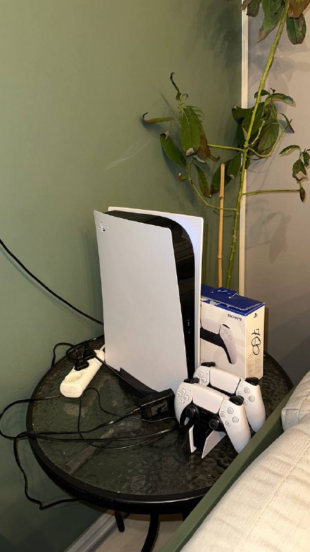 Playstation 5, 2 джойстика, зарядная станция