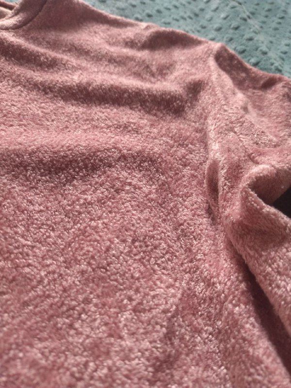 Светло розовая теплая футболка 2