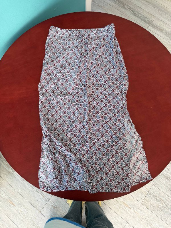 голубой свитшот, зеленый лонгслив, серый лонгслив, лосины, юбка, топик, майка, горнолыжные штаны, панамка, ремень 5