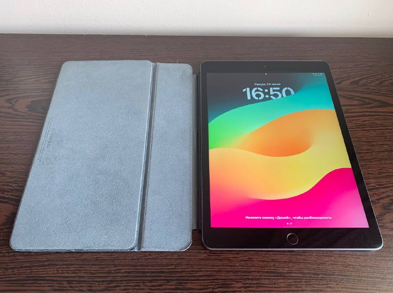 iPad 7 Space Gray 128 GB с чехлом и клавиатурой Apple 2