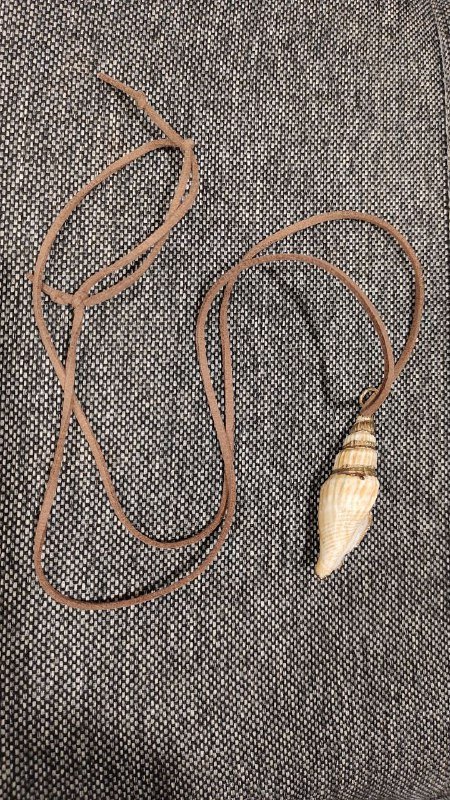 Подвеска-ракушка на кожаном шнурке 2