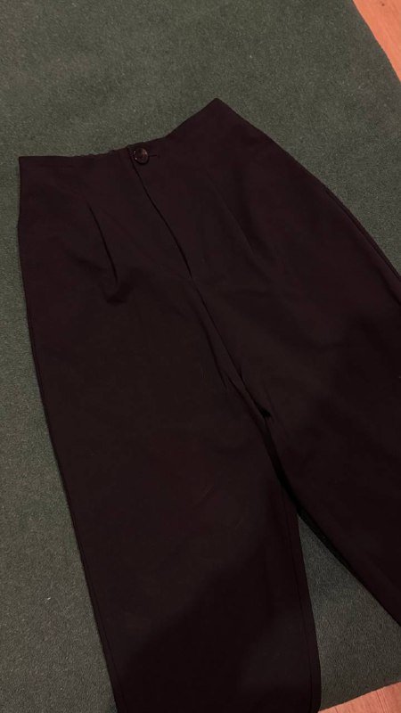 Куртка косуха, брюки черные, пиджак в клетку, зеленая кофта, брюки со стразами 4