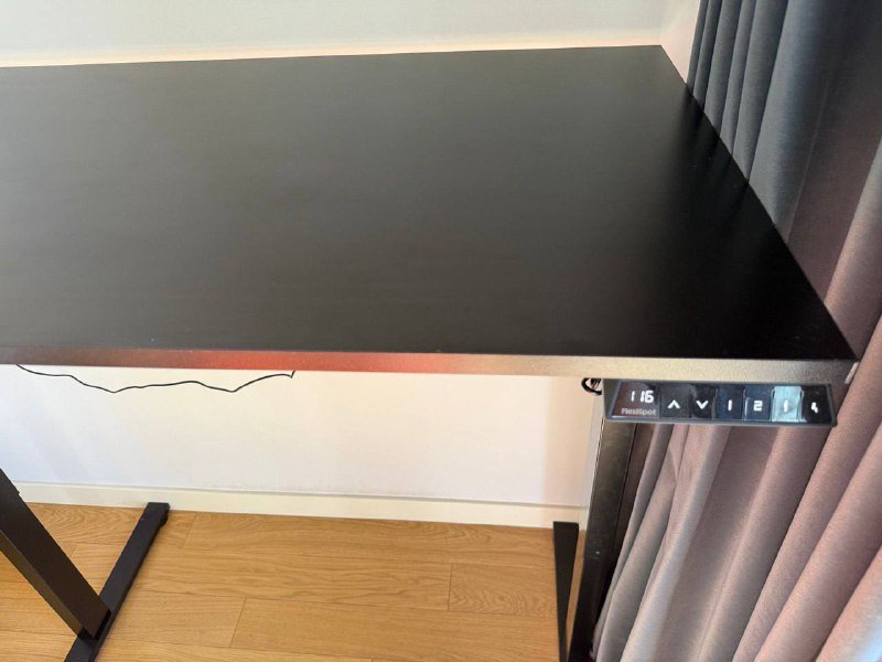 Регулируемый рабочий стол с электроприводом, стул в подарок 3