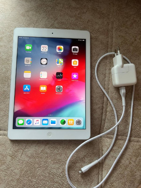iPad Air 1 32 ГБ Wi-Fi + SIM с зарядкой