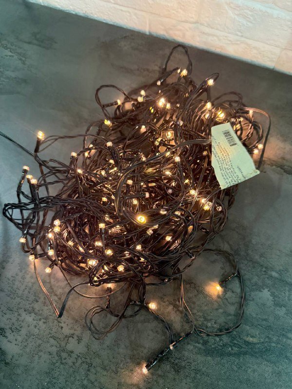 Новогодняя ёлка с шарами, мишурой и гирляндой 2