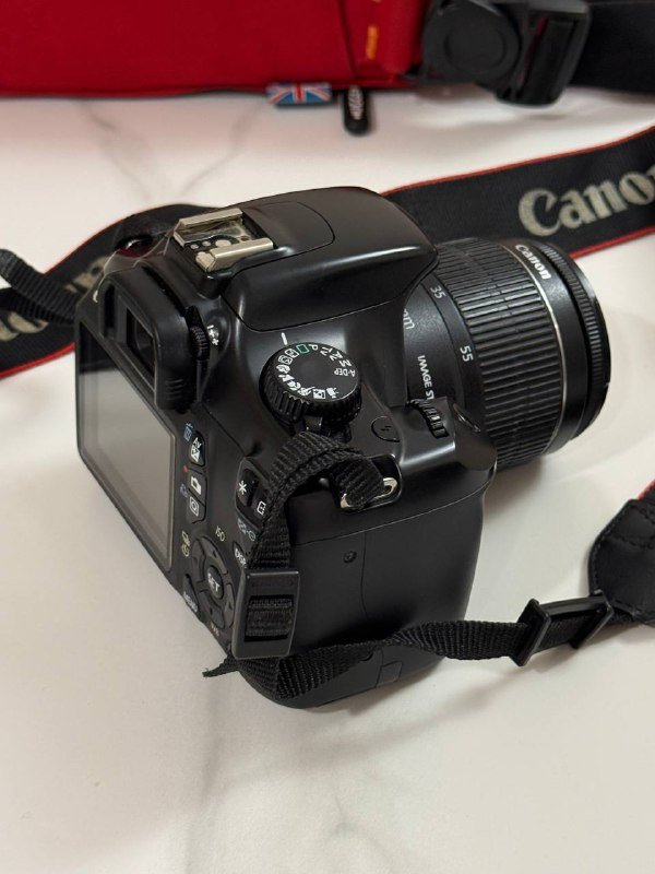 Фотоаппарат Canon EOS 1100D с объективом 3