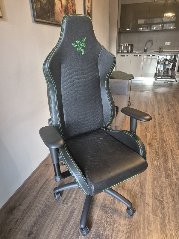 Кресло RAZER с подушкой для поясницы