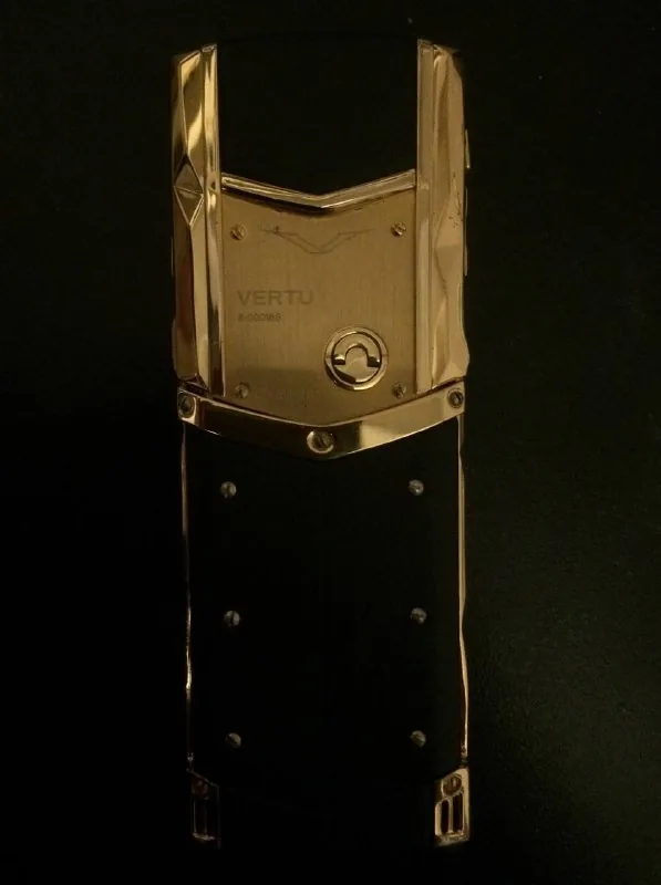Корпус реплики телефона Vertu 1