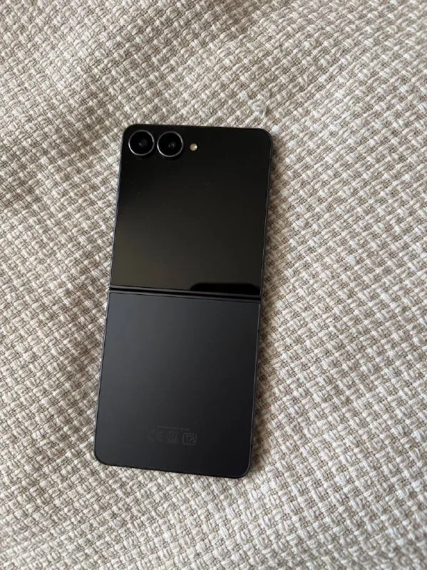 Samsung Galaxy Z Flip 7 1