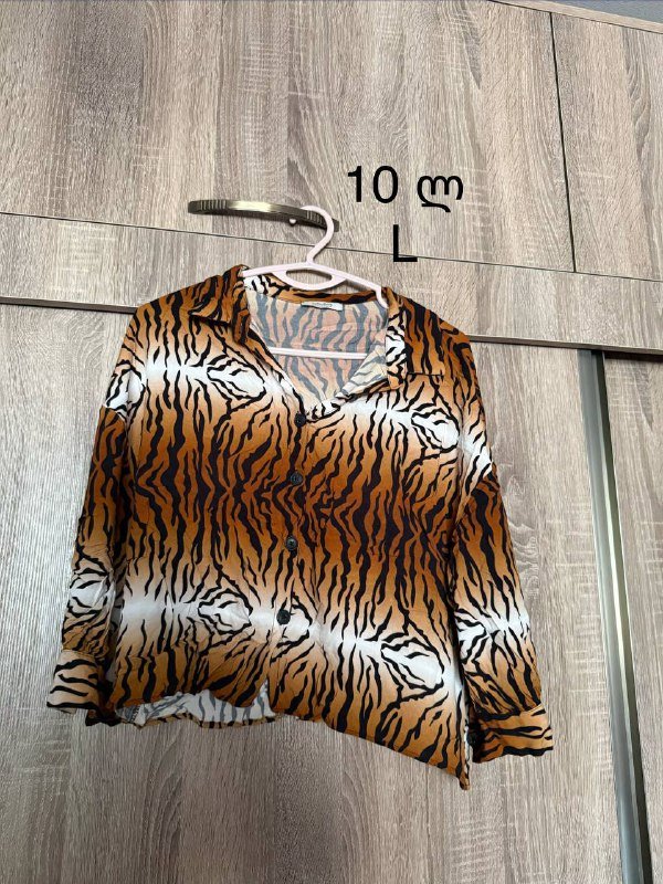 Женские вещи: платья и кофты разных размеров 2