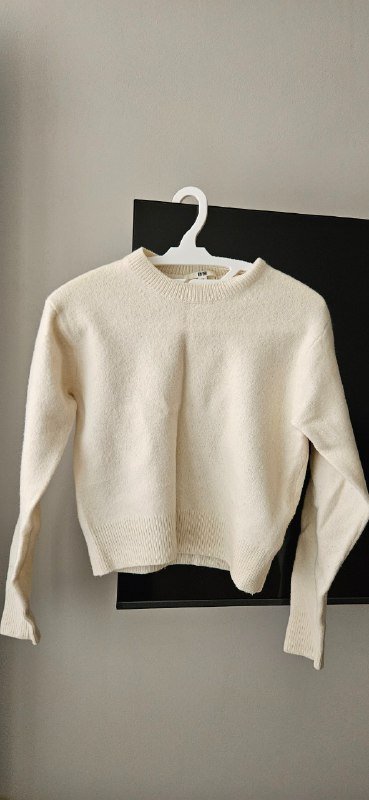 Пакет женской одежды размера S и бейсболка 7