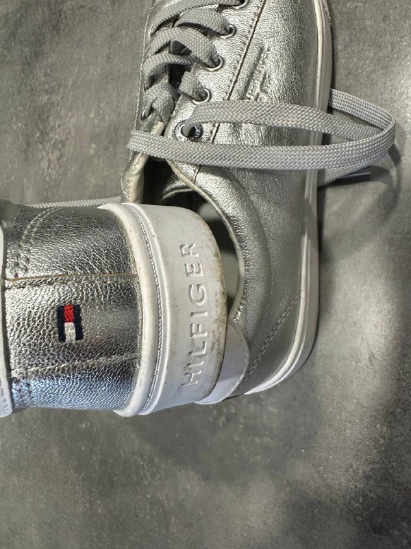 Женские Tommy Hilfiger серебристые кроссовки 38 размер 2