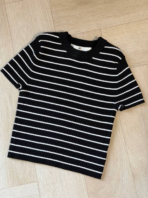 Леопардовые штаны adidas, Джинсы Stradivarius, Джинсы Chrome Hearts, Футболка H&M, Лонг Stone Island, Юбка-шорты, Платье ZARA, Черная шелковая юбка ZARA 4