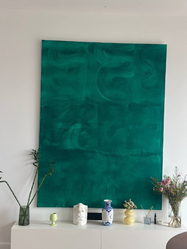 Соковыжималка, картины, вазы, стол, стулья, кушетка, гипсовая голова, стенд 3