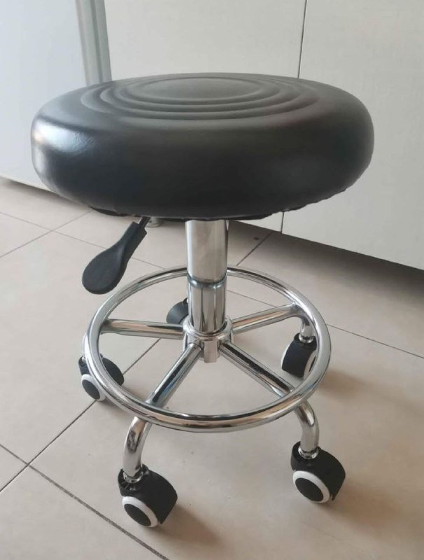 Косметологический стул на колесах 2