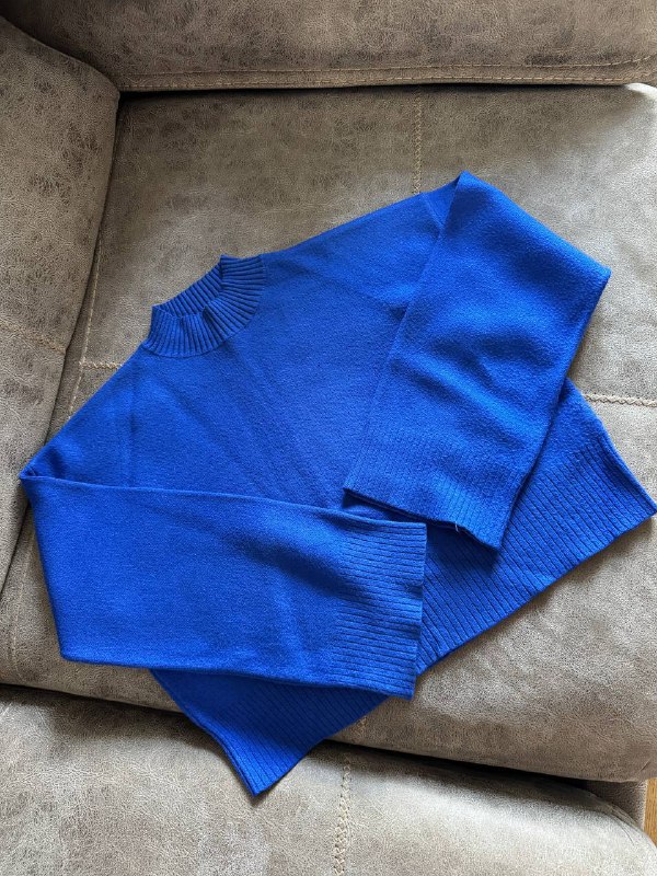 Худи оверсайз, Джинсы Zara, Черное платье, Белая рубашка, Штаны, Свитер, Пиджак Zara, Часы, Пуховик, Свитшот 6