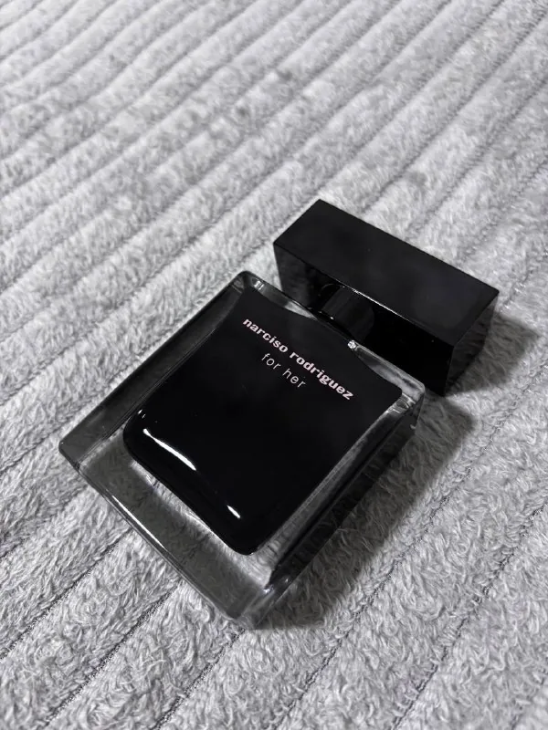 Парфюм Narciso Rodriguez и Angel Schlesser, утюжок Dewal 1