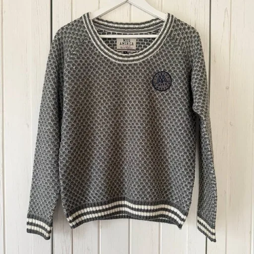 Men's America sweater