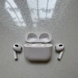 AirPods 3, кейс MagSafe, Lightning-кабель 1