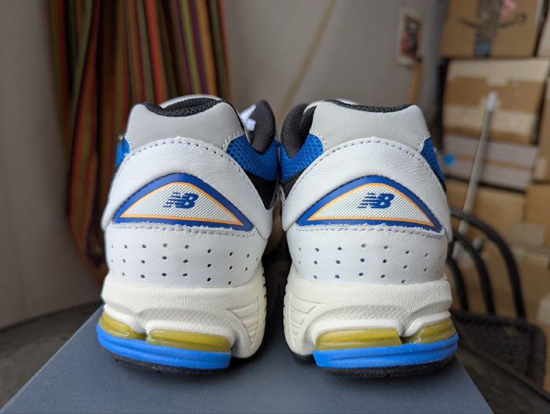 Женские кроссовки New Balance 2002 4